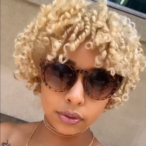 Meet your Posher, Alexis - Picture 1 of 1